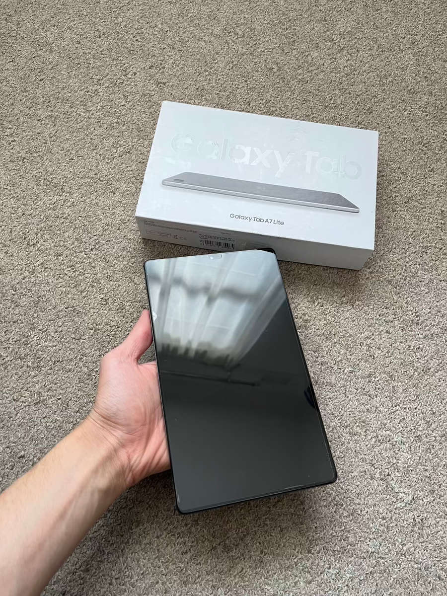 Samsung tab a7 lite 8.7inch wifi 32gb 3gb ram with box and cable still like new without pop