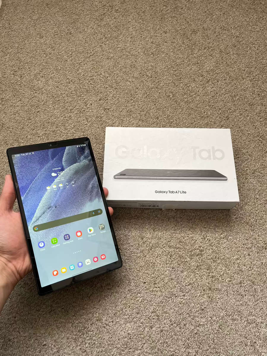 Samsung tab a7 lite 8.7inch wifi 32gb 3gb ram with box and cable still like new without pop