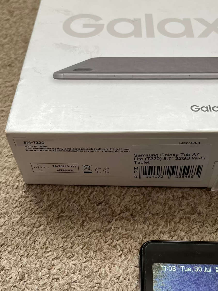 Samsung tab a7 lite 8.7inch wifi 32gb 3gb ram with box and cable still like new without pop