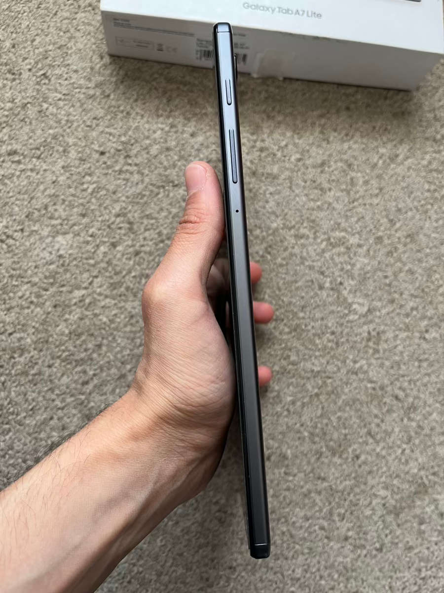 Samsung tab a7 lite 8.7inch wifi 32gb 3gb ram with box and cable still like new without pop