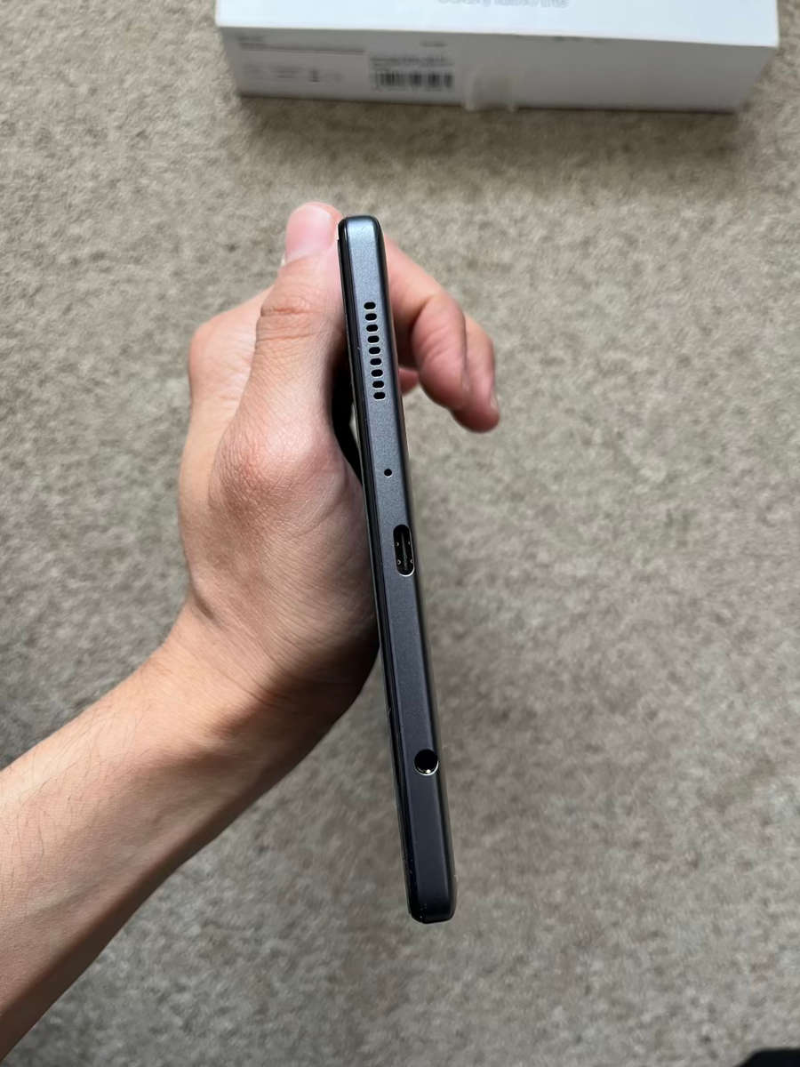 Samsung tab a7 lite 8.7inch wifi 32gb 3gb ram with box and cable still like new without pop