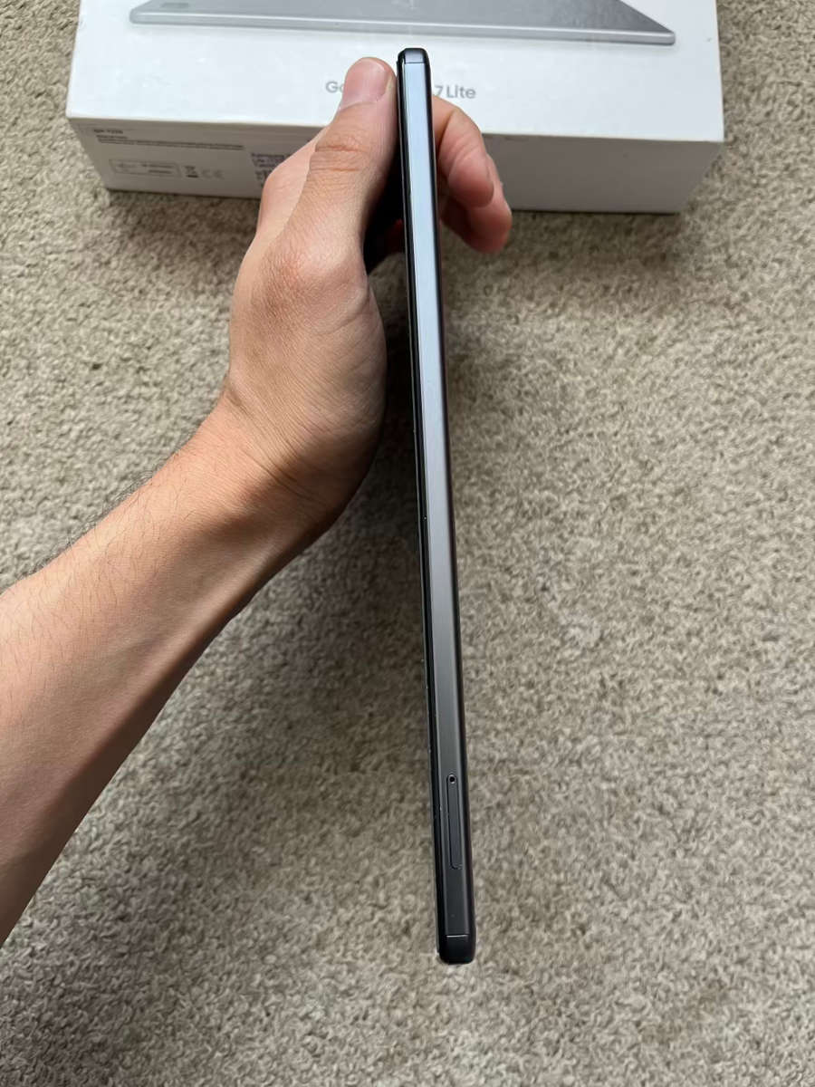 Samsung tab a7 lite 8.7inch wifi 32gb 3gb ram with box and cable still like new without pop