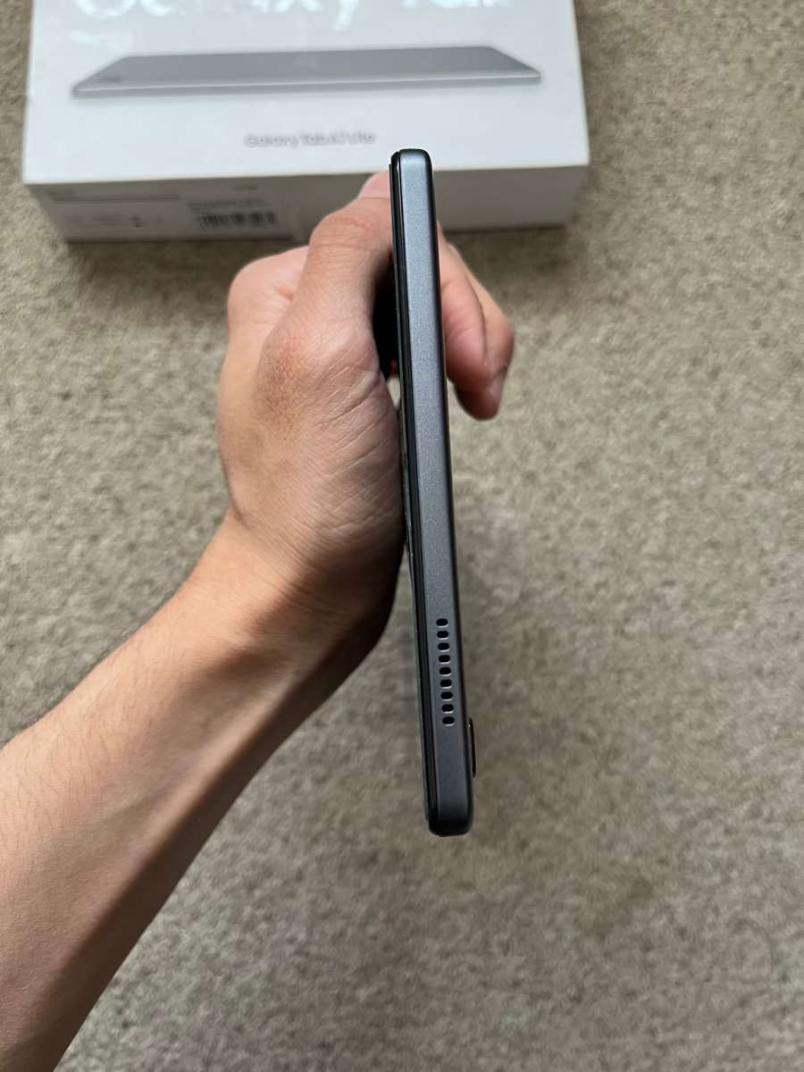 Samsung tab a7 lite 8.7inch wifi 32gb 3gb ram with box and cable still like new without pop