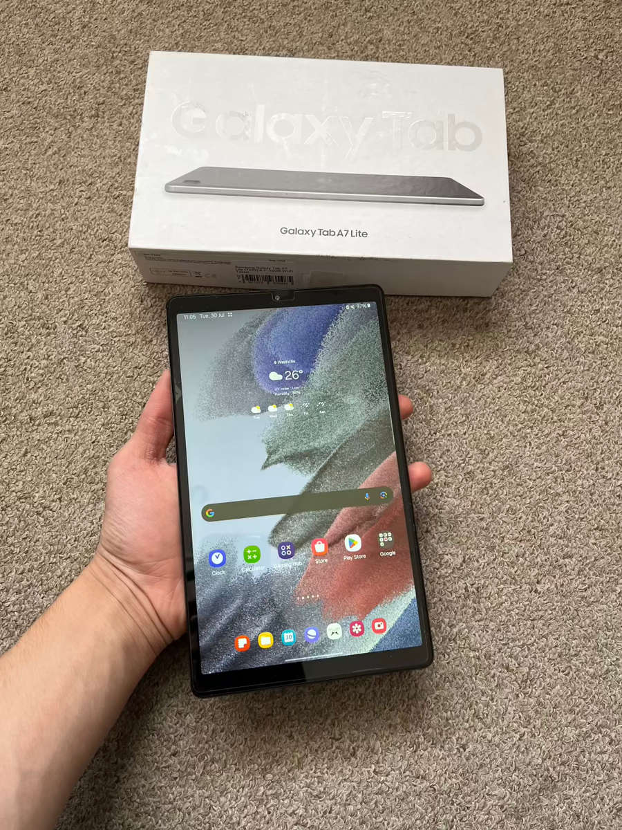 Samsung tab a7 lite 8.7inch wifi 32gb 3gb ram with box and cable still like new without pop