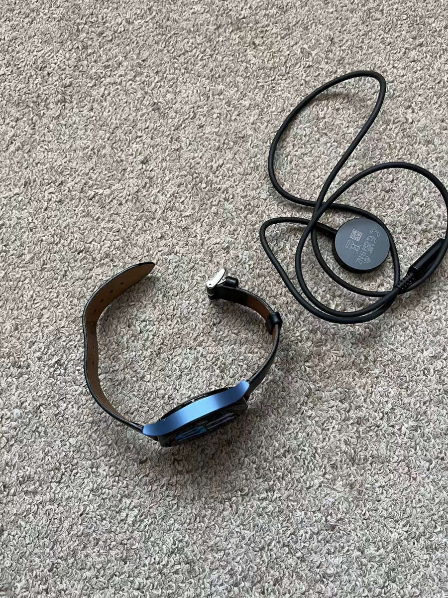 Samsung Galaxy Watch 5 44mm Good condition with charger