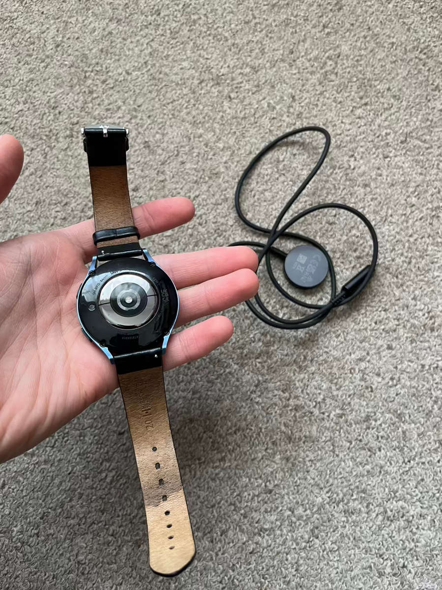 Samsung Galaxy Watch 5 44mm Good condition with charger