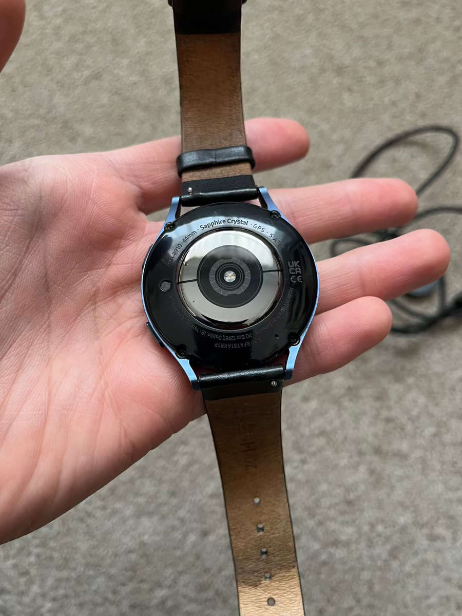 Samsung Galaxy Watch 5 44mm Good condition with charger