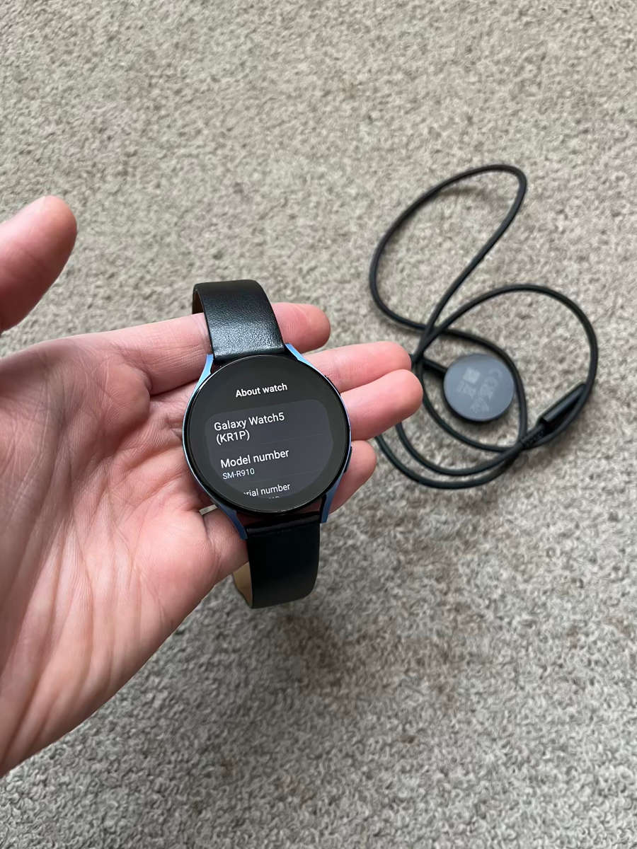 Samsung Galaxy Watch 5 44mm Good condition with charger