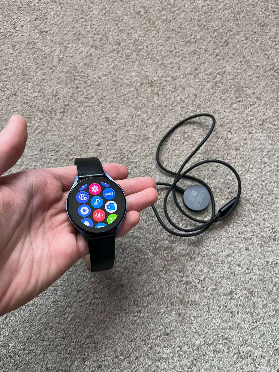 Samsung Galaxy Watch 5 44mm Good condition with charger