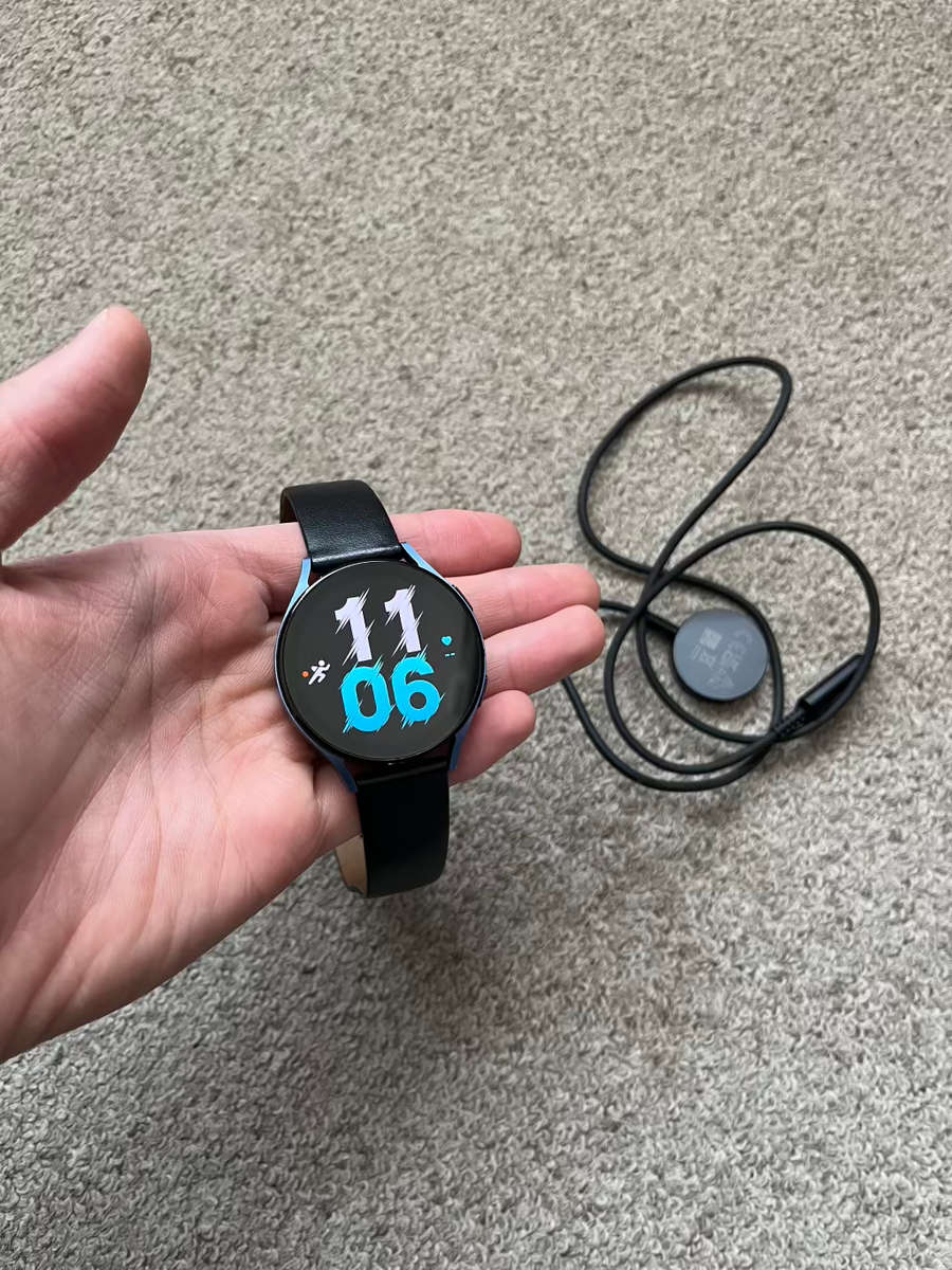 Samsung Galaxy Watch 5 44mm Good condition with charger