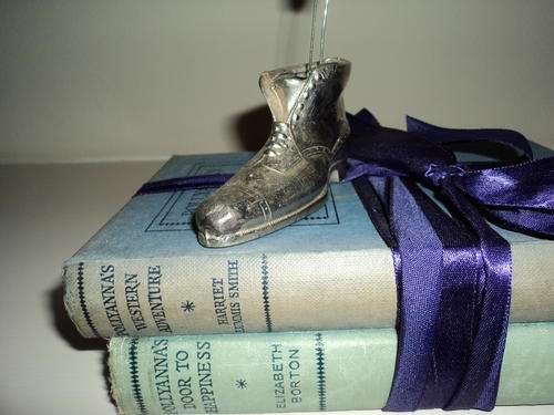 BOOTS ARE MADE FOR WALKING - QUAINT MINIATURE SILVER PLATED CHIPPY BROGUE/PIN CUSHION