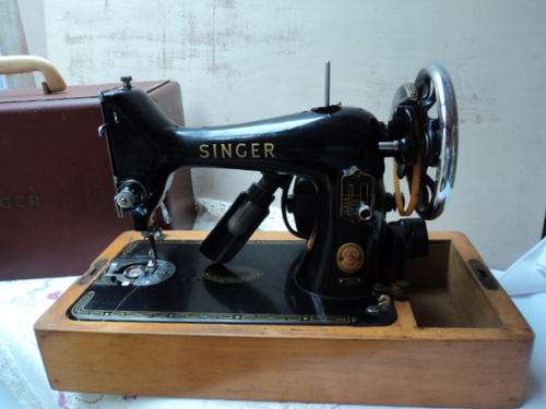 ANTIQUE SINGER SEWING MACHINE 99K WITH COVER MADE IN GREAT BRITAIN