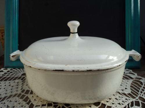 LE CRUESET FRANCE HEAVY CAST IRON CASEROLE WITH LID NO 25 - weighs 4.50 KG's