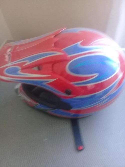 MED/LARGE V-CAN HELMET...USED ONCE ONLY..BRAND NEW CONDITION..BARGAIN!!