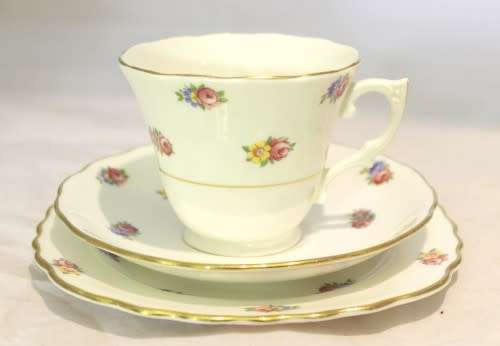 Beautiful Colclough Trio - Bid Now!!!