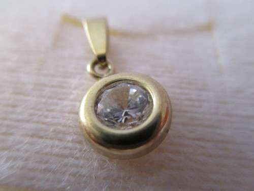 9 k Gold and Cz Pendant