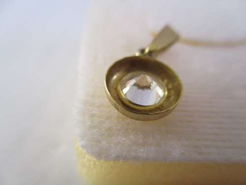 9 k Gold and Cz Pendant