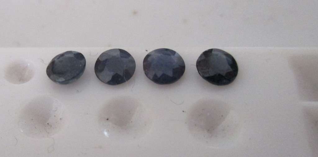 4 pieces Genuine Round cut Blue sapphires T. W. 1.17ct