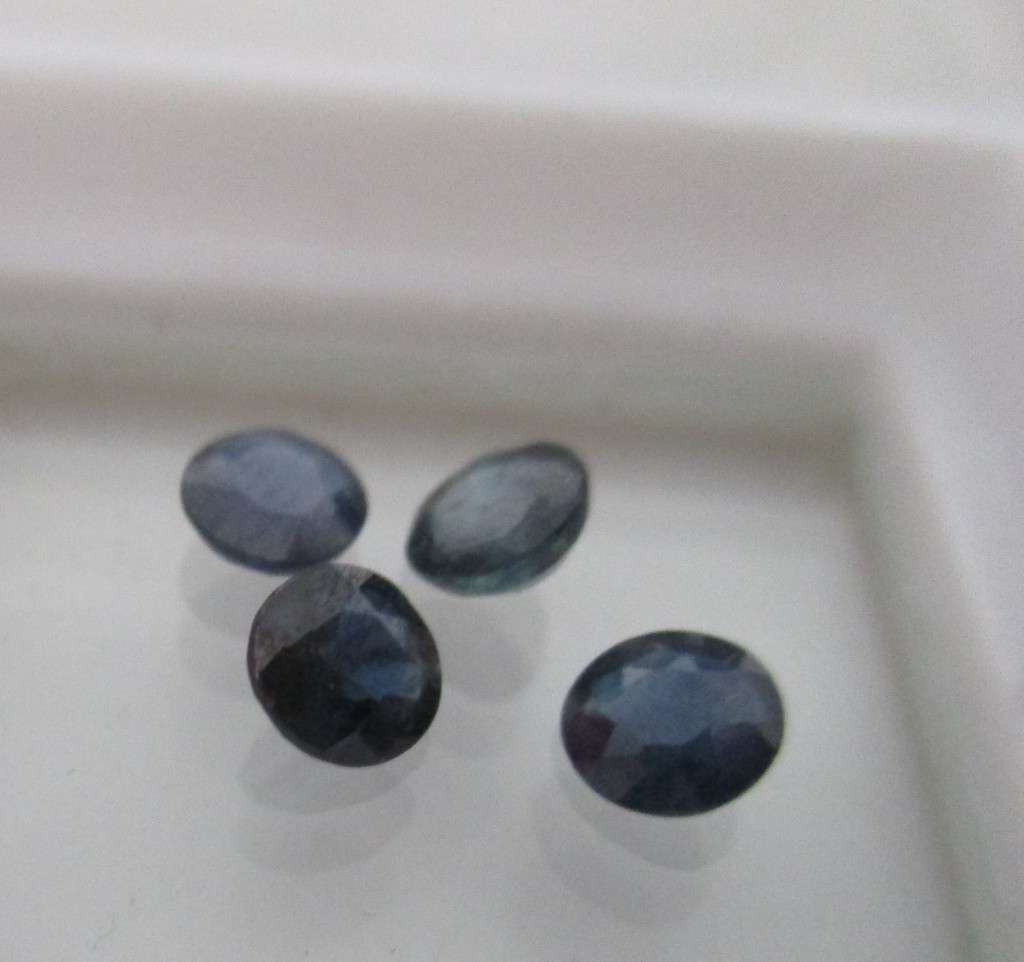 4 pieces Genuine Round cut Blue sapphires T. W. 1.17ct