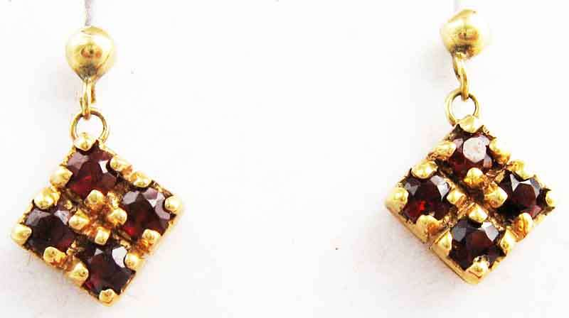 Lovely, 9ct. Gold and Garnets Earrings.