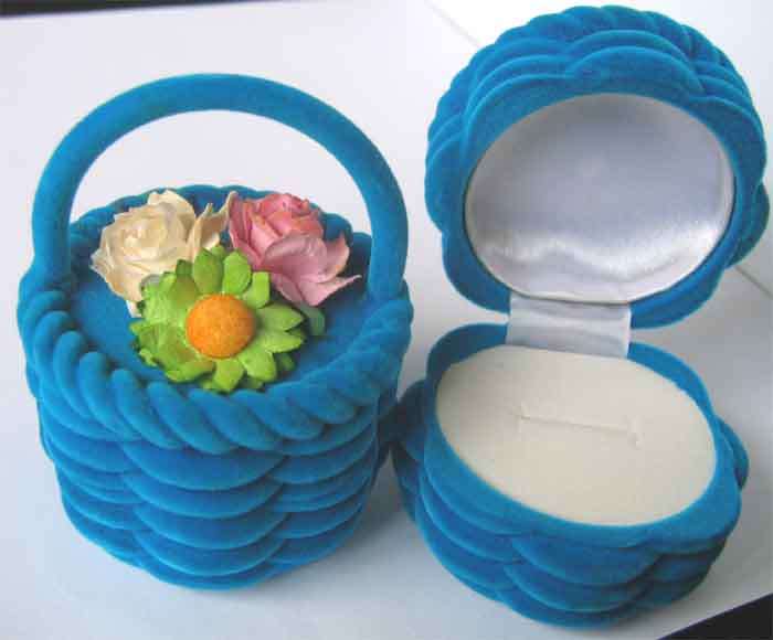 Velvet   '' Basket with Flowers '' -gift box  for  Ring
