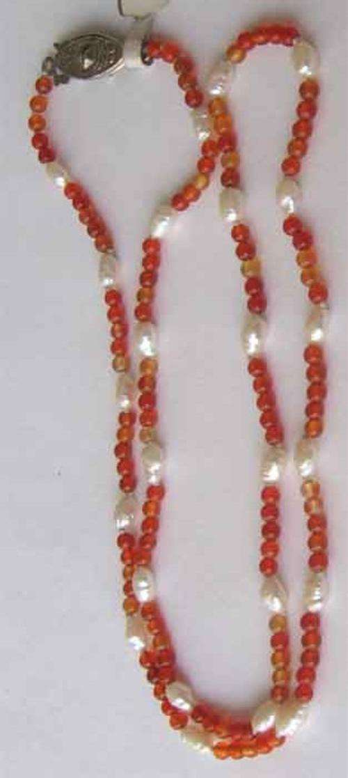 Lovely  Agate and Fresh Water Pearls Necklace
