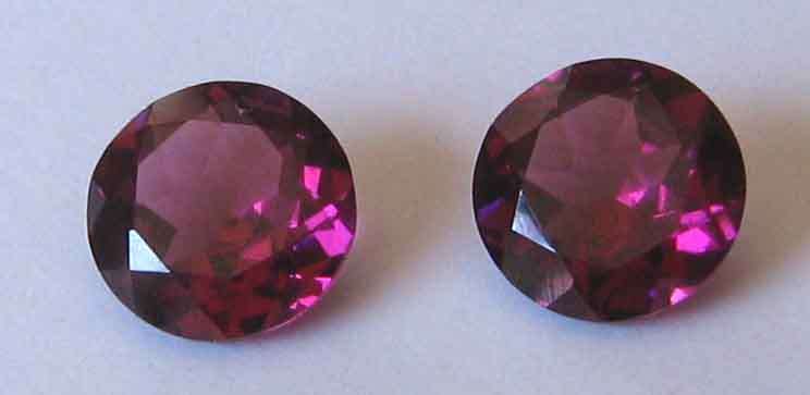 1 lot, 2 pieces  7.00 mm Round cut Rhodolite Garnets T. W. 2.60 cts.