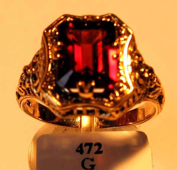 Lovely , Solitaire 9k Gold and Garnet Ring.