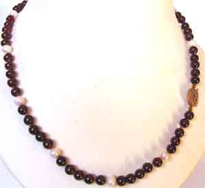 Genuine Garnets and Cultured Pearls Necklave