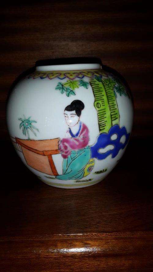Handpainted oriental vase from China approx 60 years old - replica of Qing : see info below