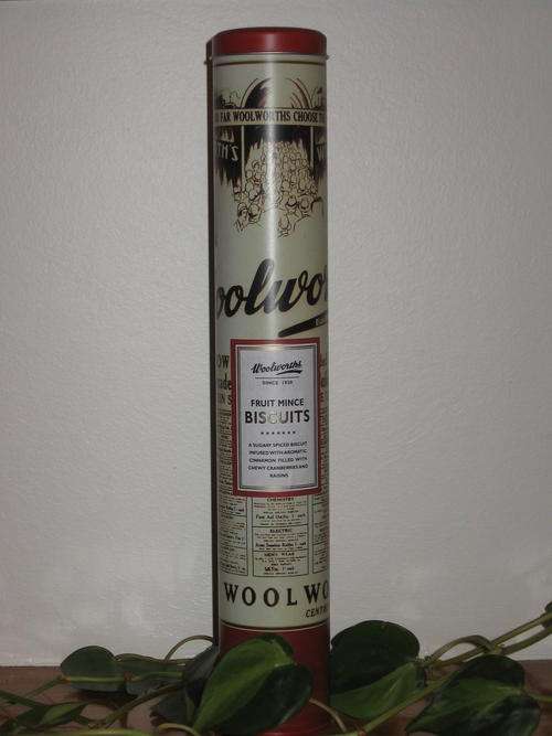 Beautiful Woolworths biscuit tin!