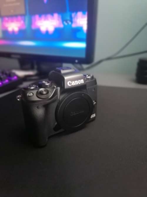 Canon Eos M5 With EF-m 15 -45mm lens