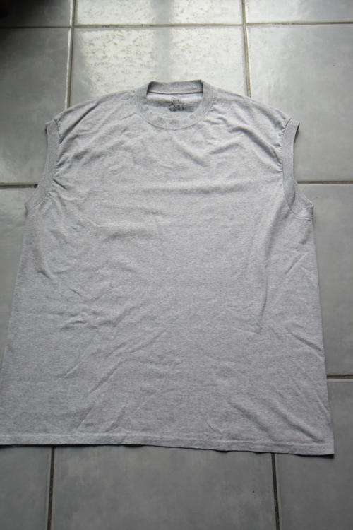 Sleeveless grey Tshits in perfect condition (SIZE 2XL)