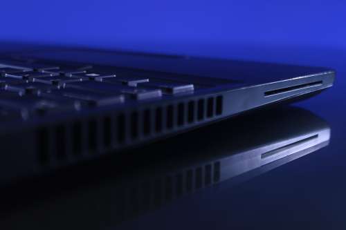 Dell Latitude E5570 i5 6th Gen 4GB Ram 465GB HDD HD Graphics Damage on body of