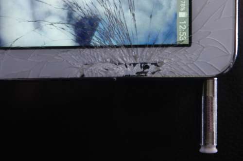 Samsung Galaxy Note 10` 3GB Ram Storage 32GB Colour White. The screen is cracked