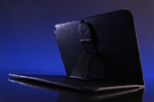 Samsung Galaxy Note 10` 3GB Ram Storage 32GB Colour White. The screen is cracked