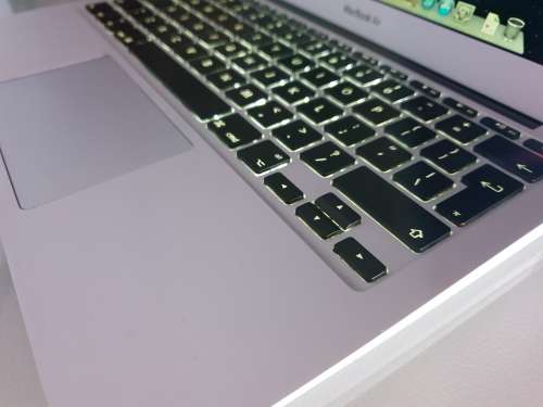 Apple MacBook Air 11 i5-3317U 3rd Gen 4GB Ram 64GB SSD