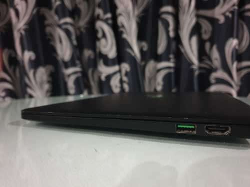 Razer Blade Stealth 13.3` Touchscreen i7-6500U 8GB Ram. The laptop doesn`t switch on
