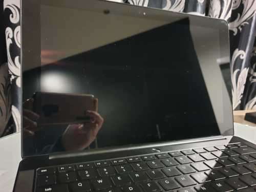 Razer Blade Stealth 13.3` Touchscreen i7-6500U 8GB Ram. The laptop doesn`t switch on