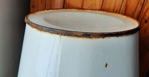vintage enamel bucket with lid (some rust as shown in pics)