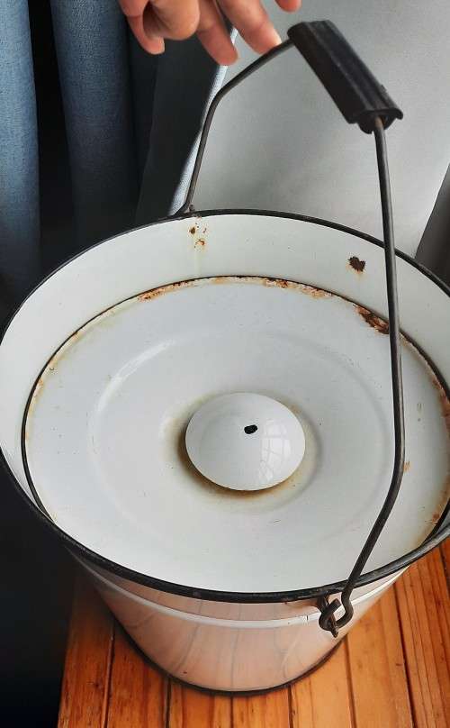 vintage enamel bucket with lid (some rust as shown in pics)
