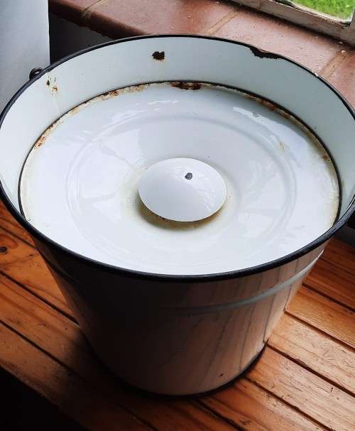 vintage enamel bucket with lid (some rust as shown in pics)