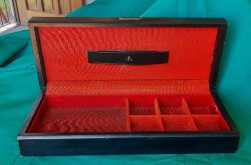 Vintage decorative wooden trinket/jewellery box