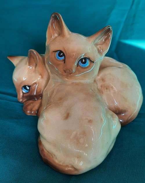 Superb Beswick England Cuddling Kittens, figurine #1296