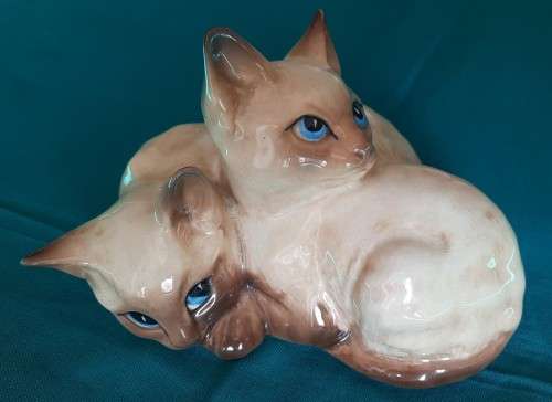 Superb Beswick England Cuddling Kittens, figurine #1296