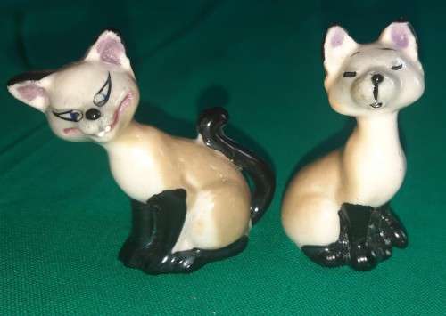 Wade Whimsie hat box series Disney `Si` and `Am` pair of figurines (tiny chip on each)