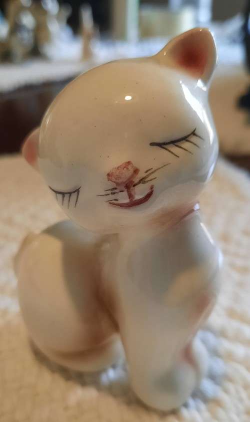 Vintage sitting cat ornament with closed eyes