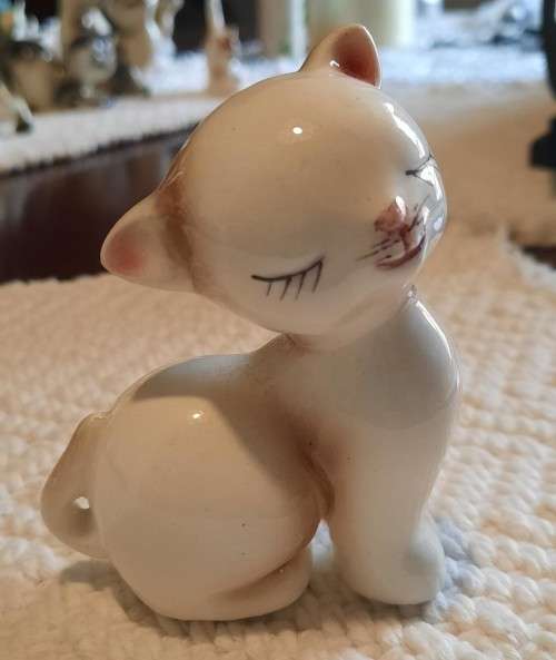 Vintage sitting cat ornament with closed eyes