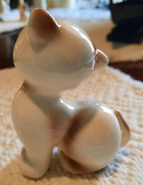 Vintage sitting cat ornament with closed eyes