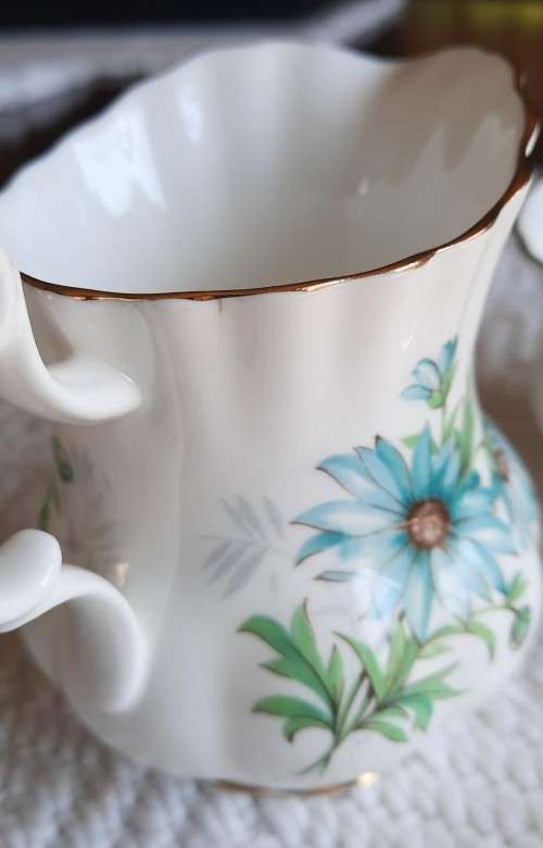 Delightful Royal Albert Marguerite cream and sugar with blue daisies.